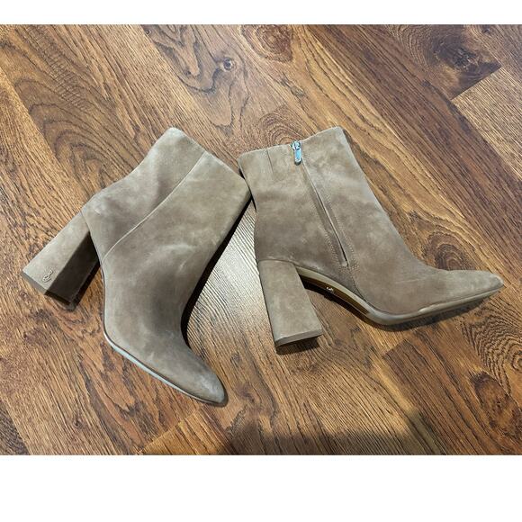 Sam Edelman Daria Block Heel Bootie Tan Suede, Size 9 | Chic Women's Booties - Picture 1 of 10
